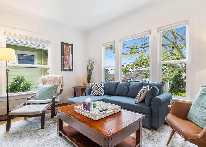 Charming Fremont Craftsman With Scenic Views